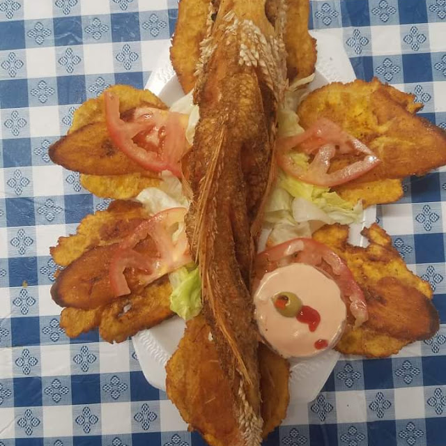 Chillo Frito Con Tostones