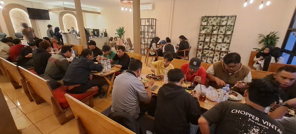 Saeed Shisa Cafe