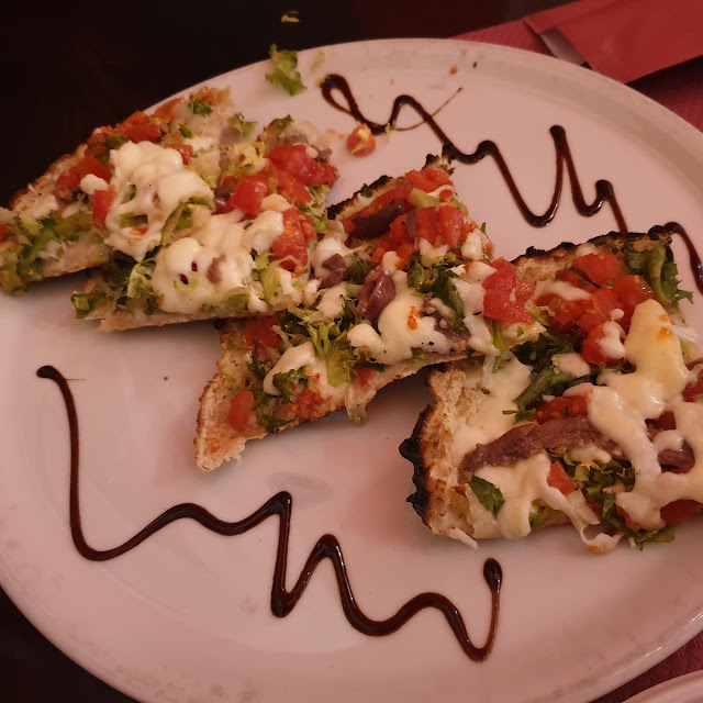 Bruschetta Tuma Acciughe Ecc
