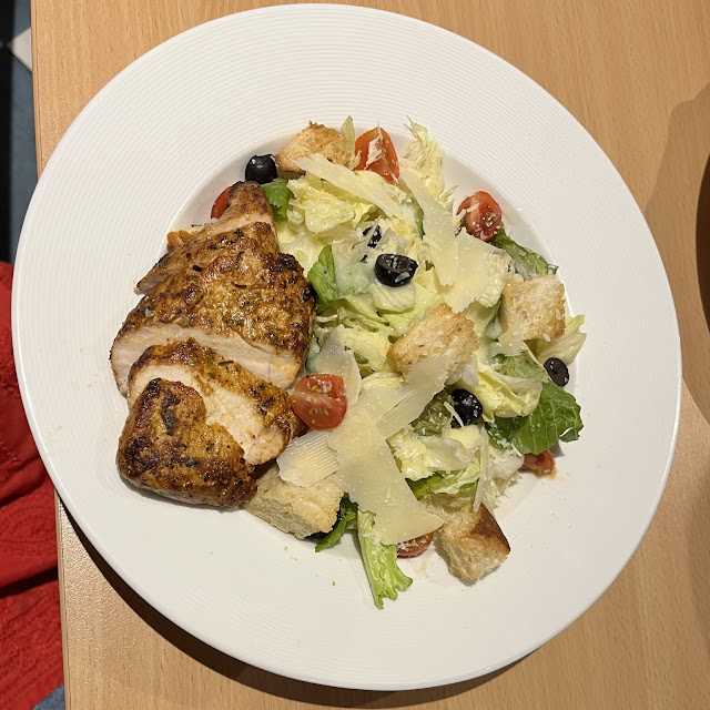 Caesar’S Salad with Chicken