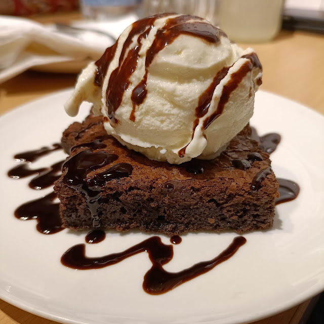 Hot Nutella Brownie Fudge Sundae