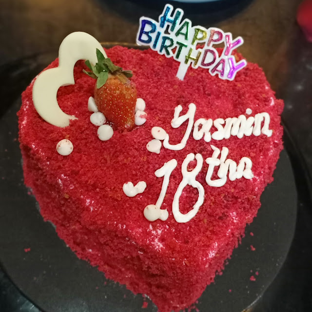 Red Velvet Cheesecake