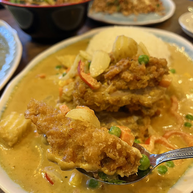 Crispy Chicken in Spicy Green Curry Sauce