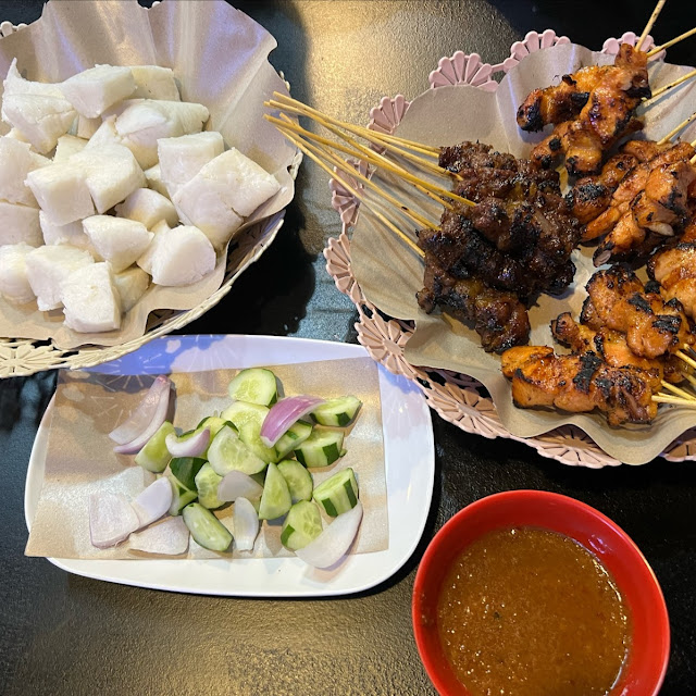 Sate Ayam Tanpa Lemak Sate Daging Nasi Himpit Kuah Kacang