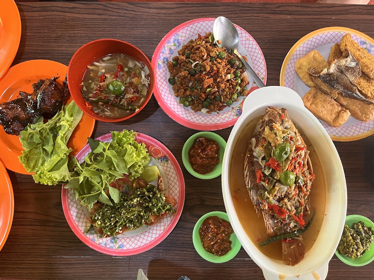 Saung Kapuk Bang Ca Ung