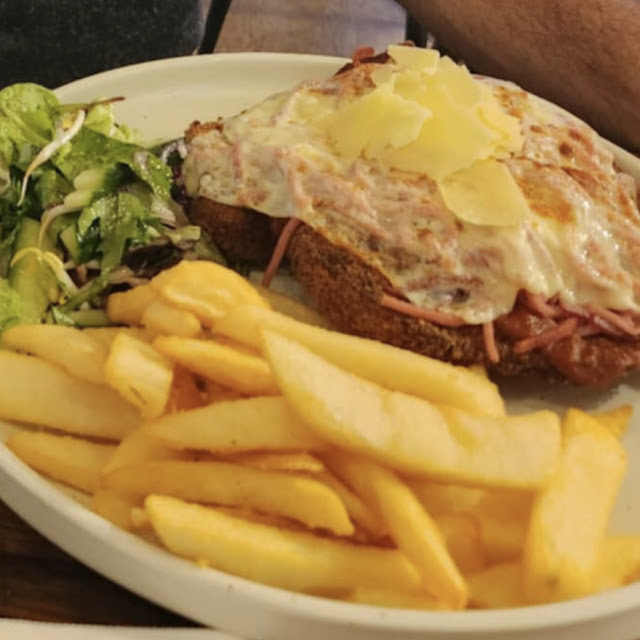 Schnitzel Bolognese