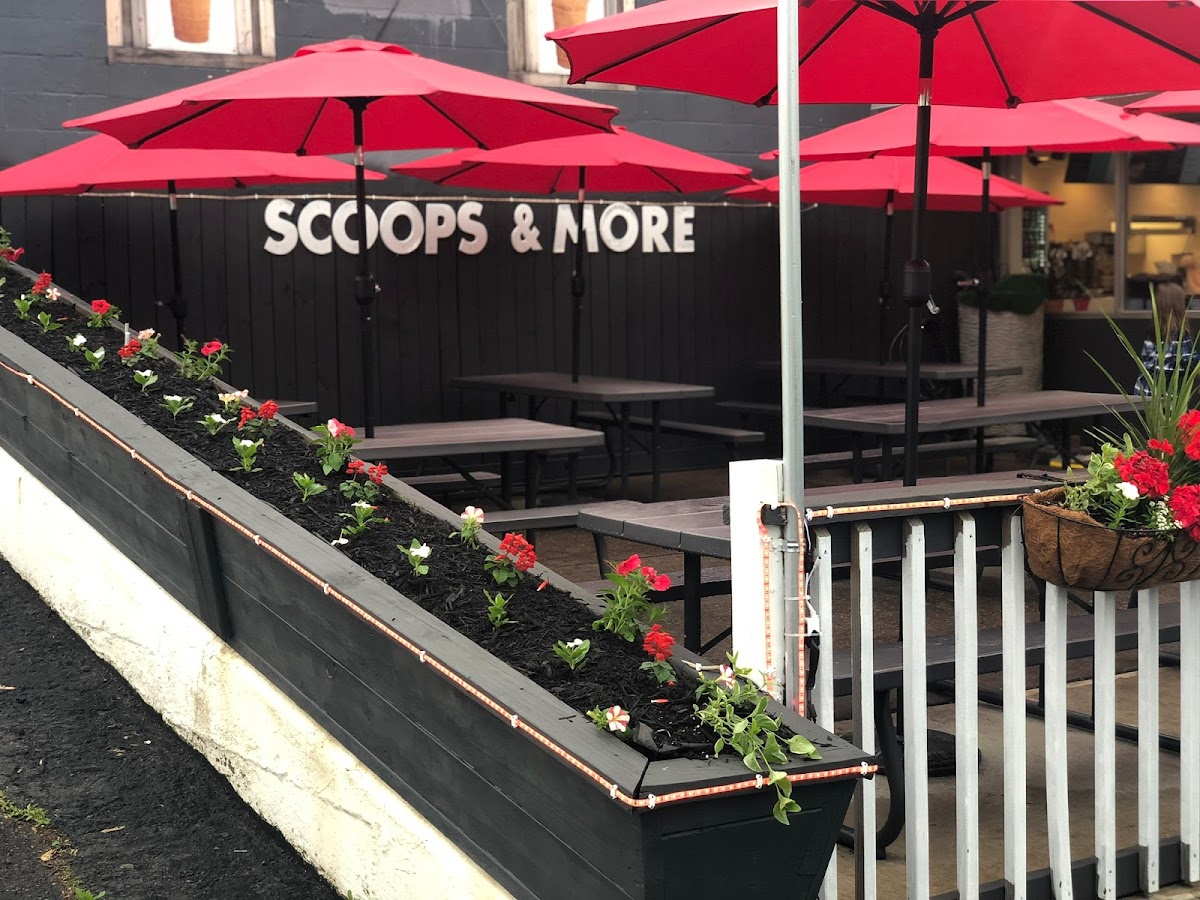 Scoops & More Eatery