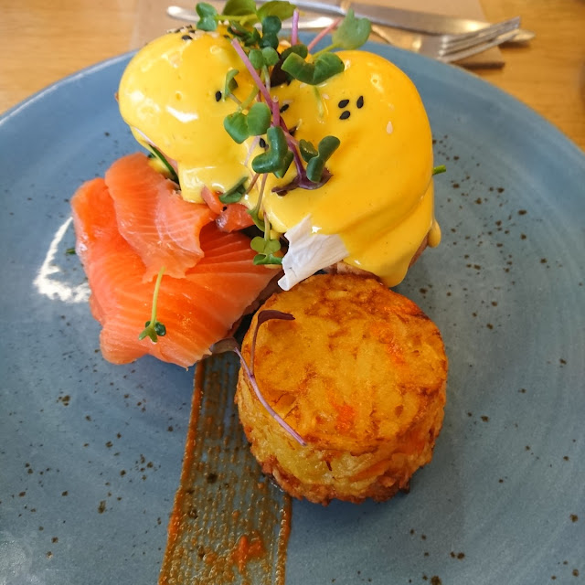 Eggs Benedict with Salmon