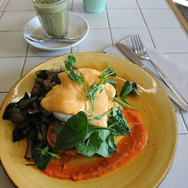 Egg Benedict with Mashroom