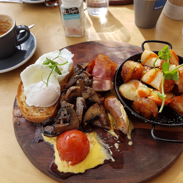 Scouts Breakfast- Sausage Bacon Mushroom 2xpoached Eggs & Roast Potatos