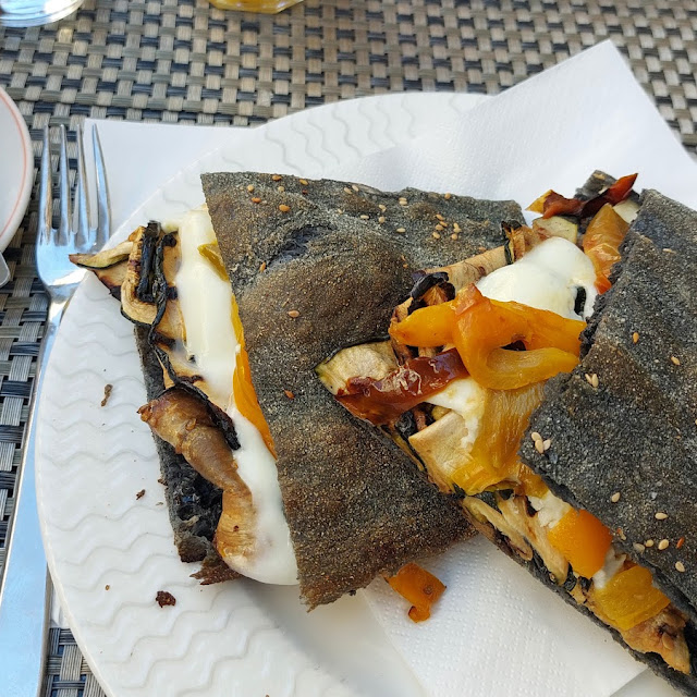 Vegetable Mozzarella Pizza