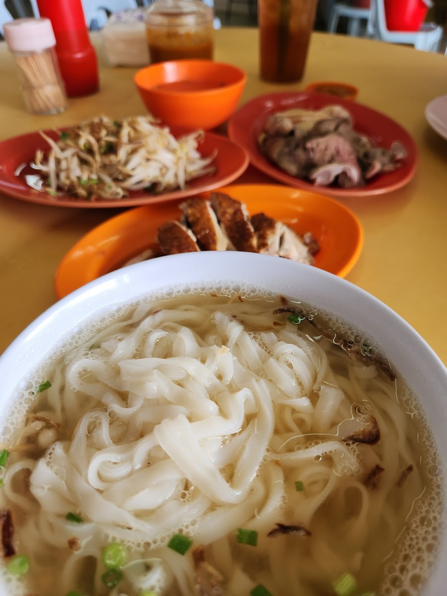 Seng Kee Chicken Rice 成记怡保芽菜鸡饭店