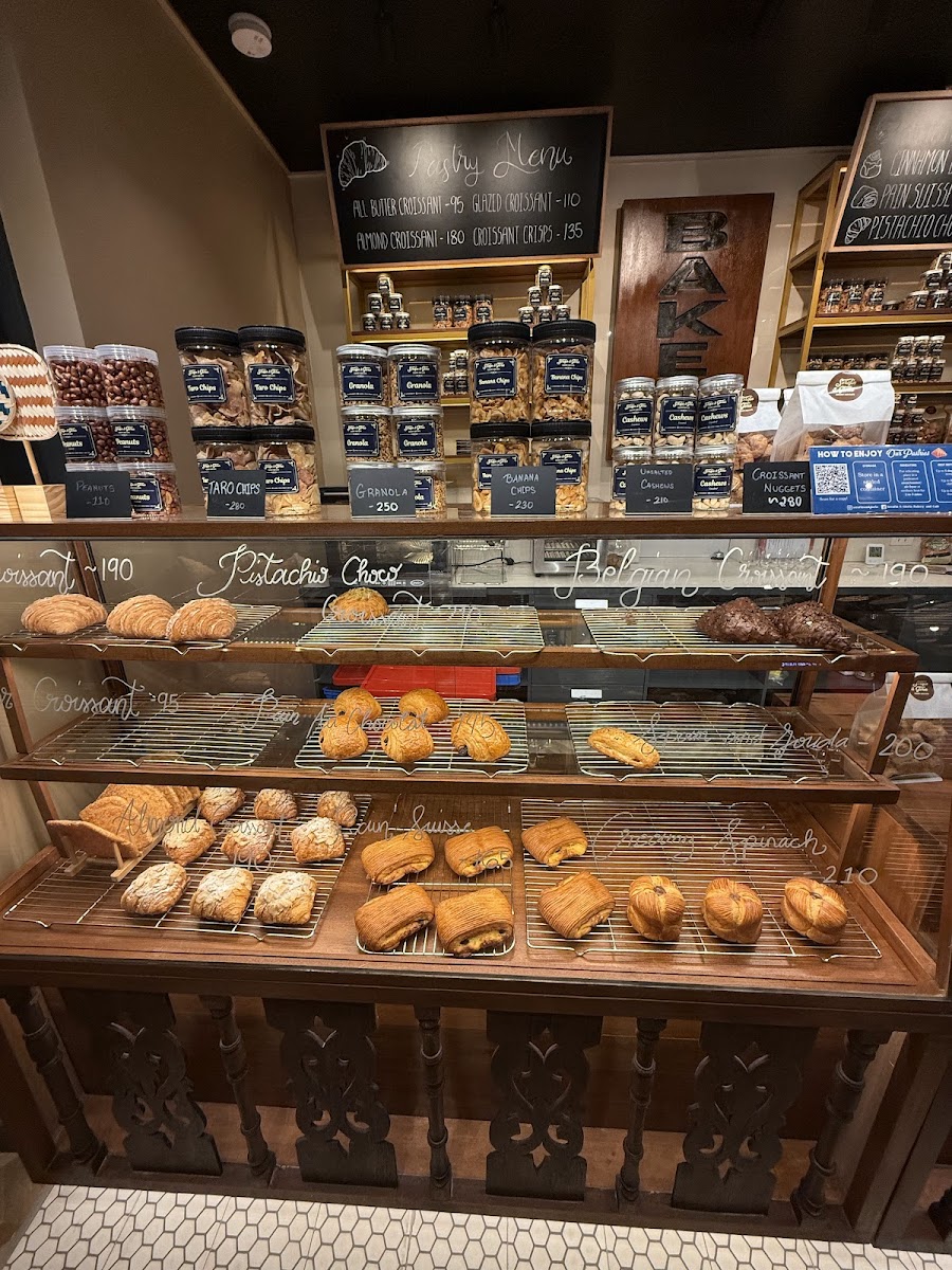 Serafin & Gloria Bakery and Cafe