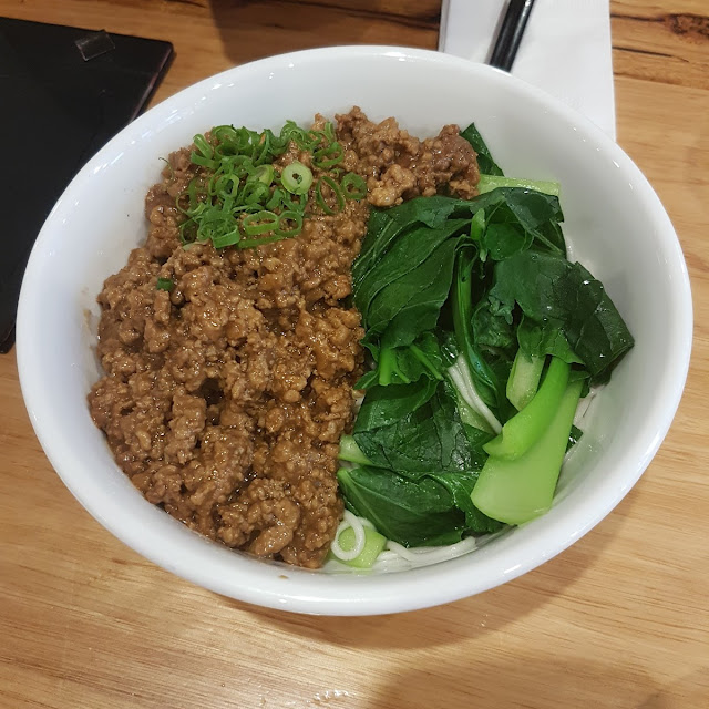 Dried Noodle with Minced Pork in Soy Bean Sauce 炸酱拌面
