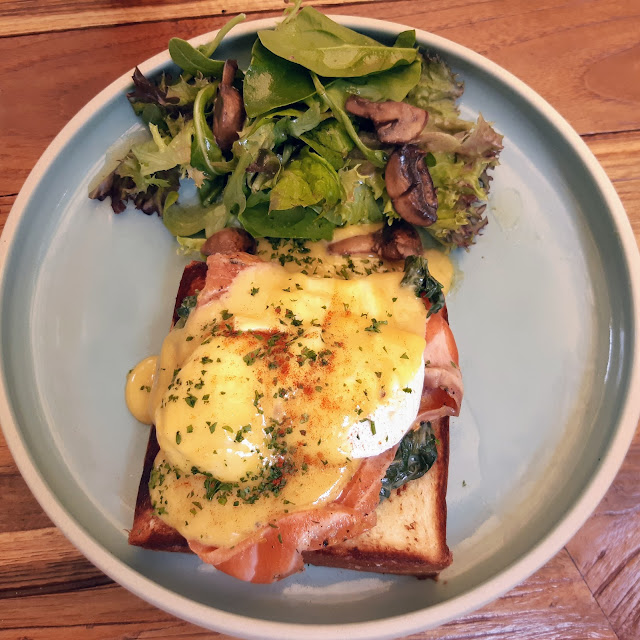 Eggs Benedict with Smoked Salmon