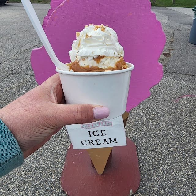 Vanilla Ice Cream with Peanut Sauce