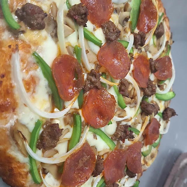 Deluxe Pizza