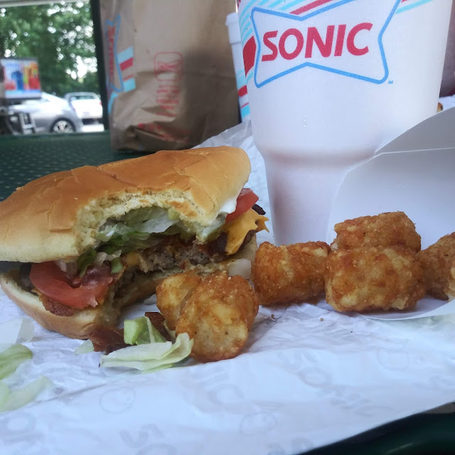 Cheeseburger with Tater Tots