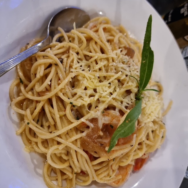 Spaghetti and Prawn Gamberi