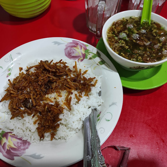 Soto Betawi Daging Dan Nasi Sambal Goreng