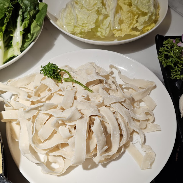 hand shaved noodles 手工刀削面