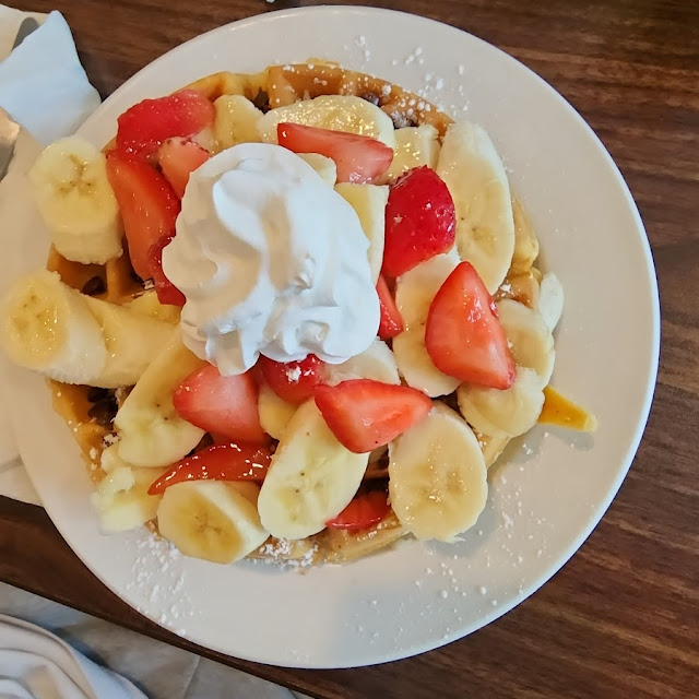 Strawberry Banana Cream Pancakes
