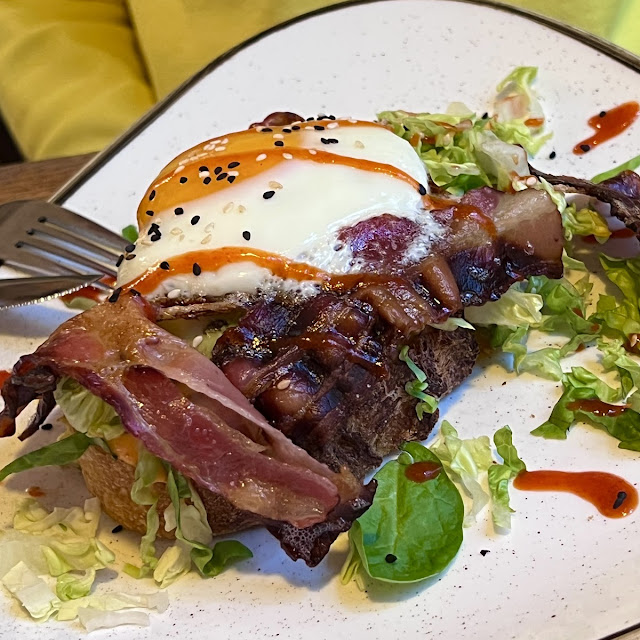 Spiegelei-bacon Brioche Open Sandwich