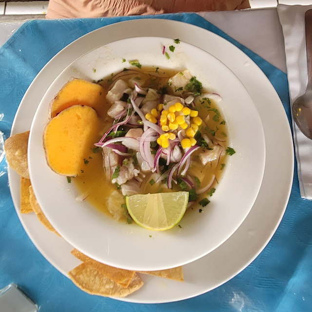 Ceviche de Pescado Con Patacones