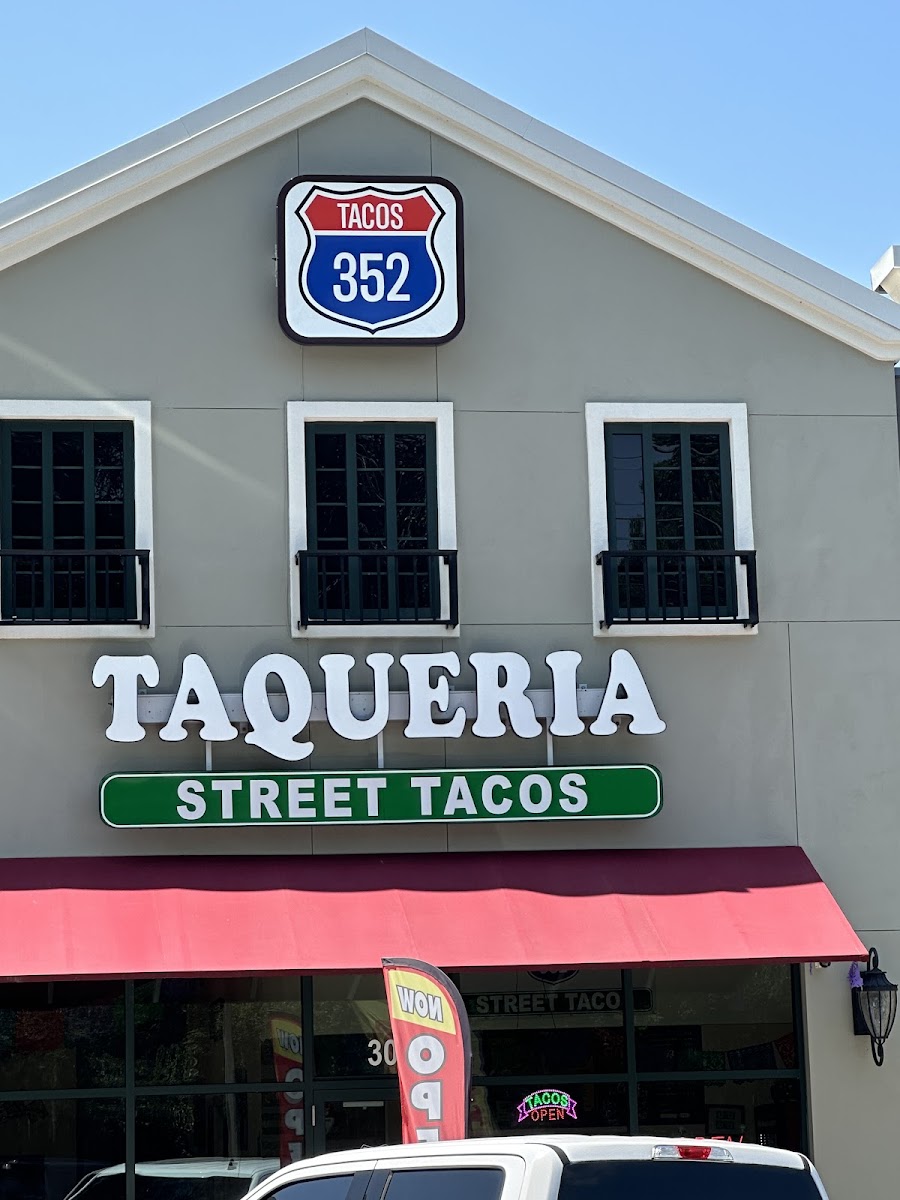 STREET TACOS