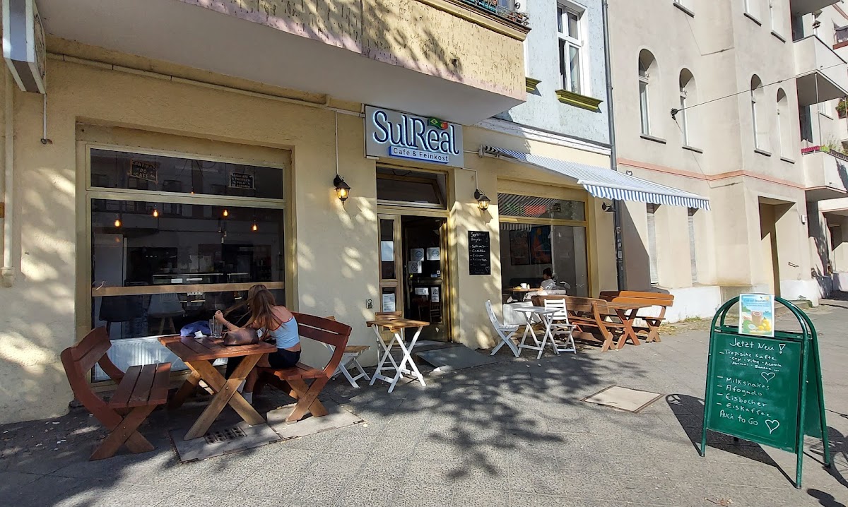 SulReal coffee and pastries