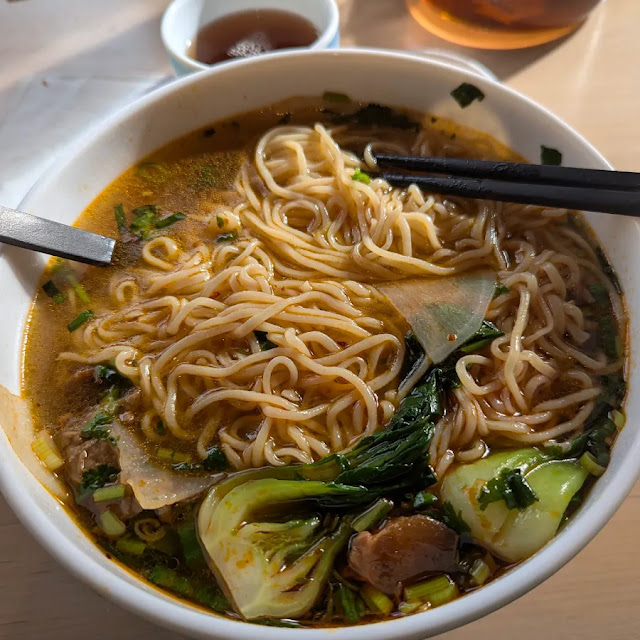 Hand Pulled Ramen with Vegetable in Soup 素菜拉面