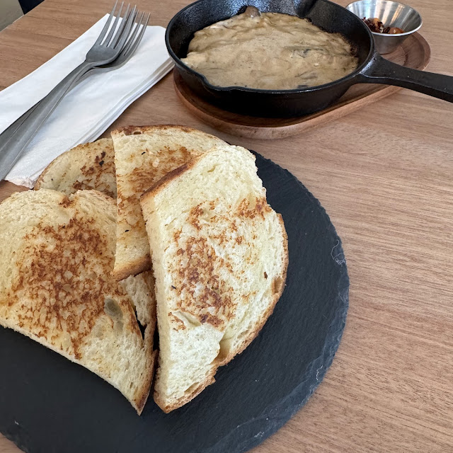 Quattro Formaggio Aglio Nero