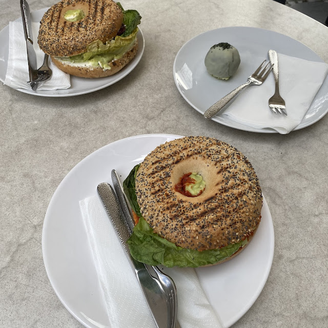 Bagel with Avocado Cream