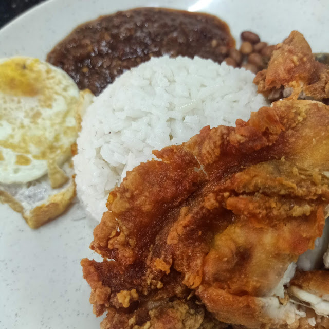 Nasi Lemak Ayam Goreng