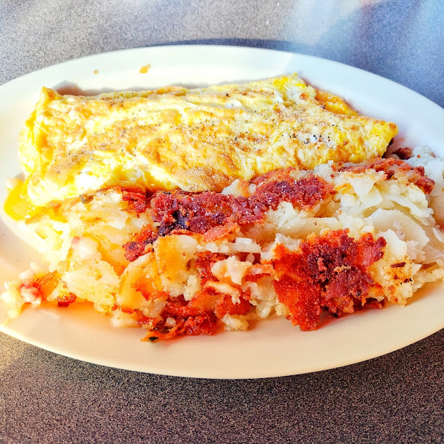 Cheddar Cheese Omelette with Hash Browns
