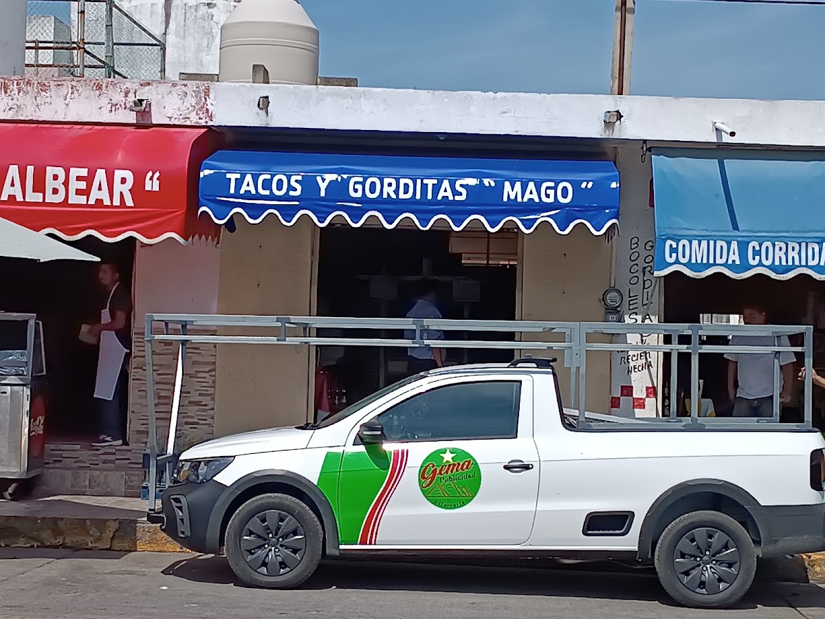 Tacos Rojos y Gorditas Mago