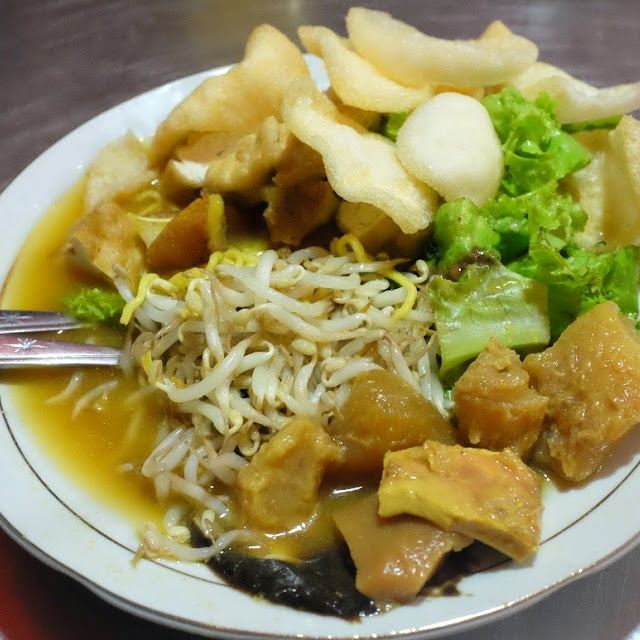 Tahu Campur Hendry