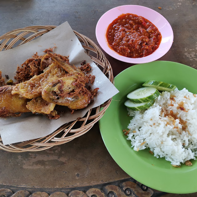 Ayam Goreng Taros