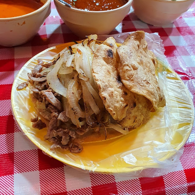 Taco de A Bistec Con Cebolla