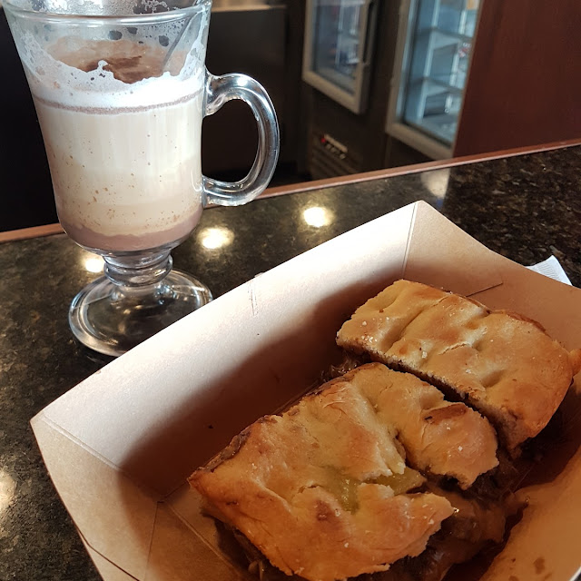 Focaccia Outono E Capuccino