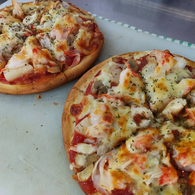 Seafood Pizza