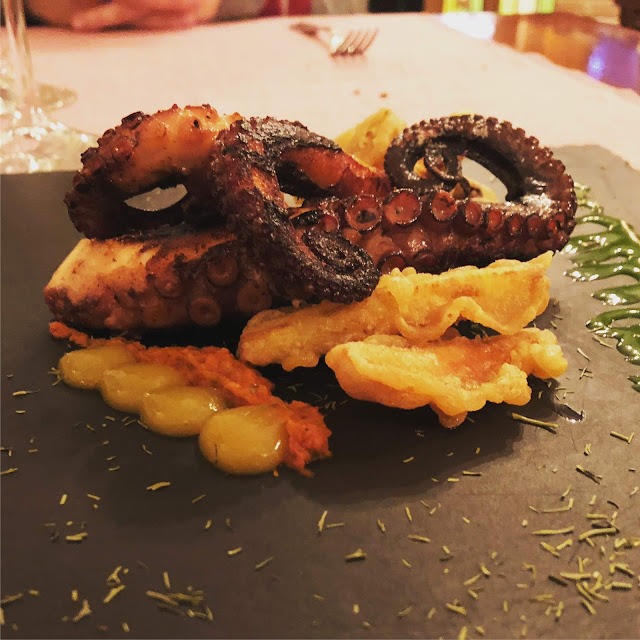 Polpo Croccante Con Maionese Di Levistico E Patate Al Forno