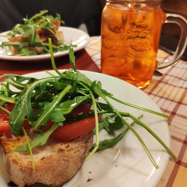 Bruschetta Pomodoro E Rucola Toasted Bread With Fresh Tomatoes And Rucola Salad