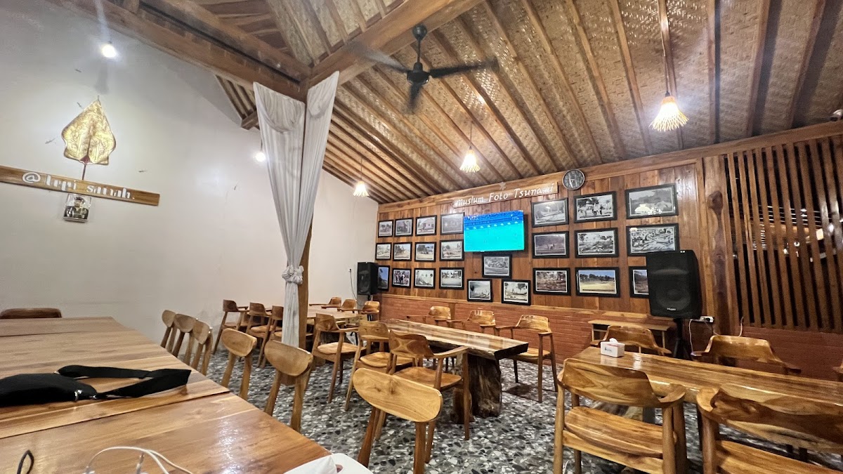 Tepi sawah caffe resto & villa