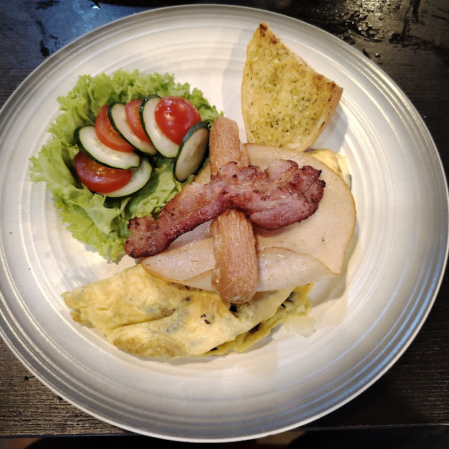 Cheese and Mushroom Omelette
