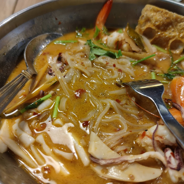 Tom Yam Noodle Seafood