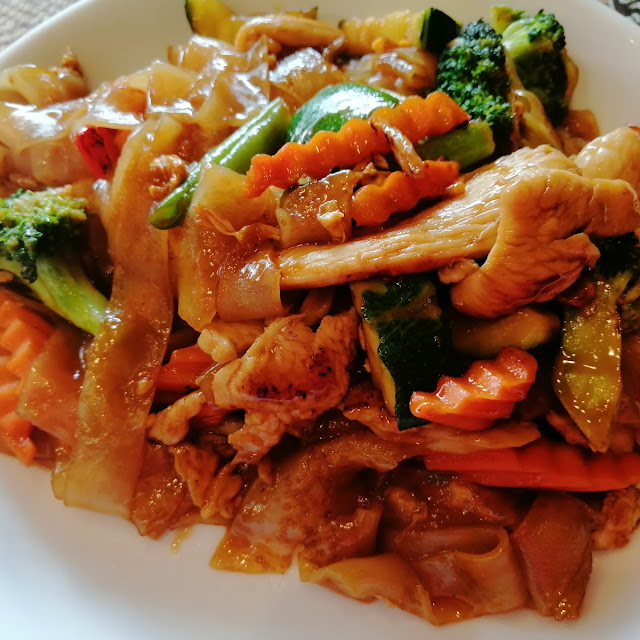 Pad See EW Chicken