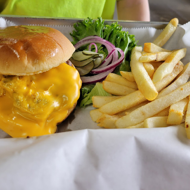 Bri Cheeseburger