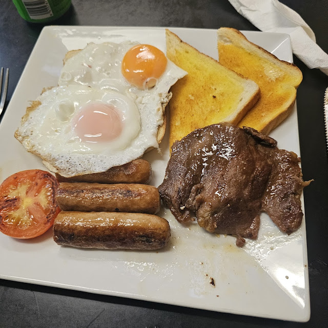 Sausages Eggs Tomato & Toast