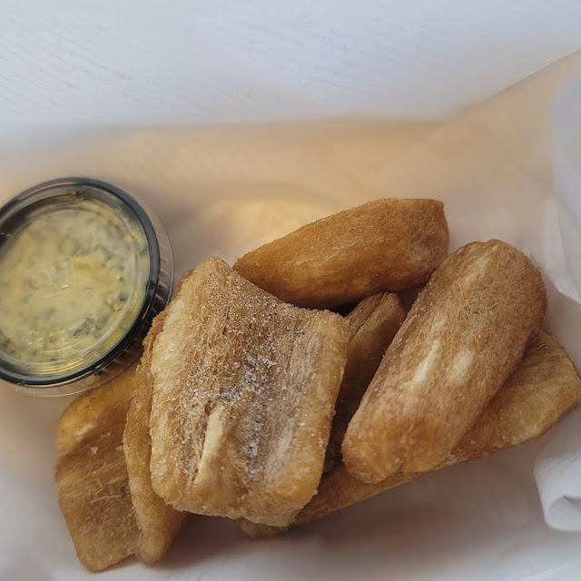 Fried Yuca with Garlic Sauce
